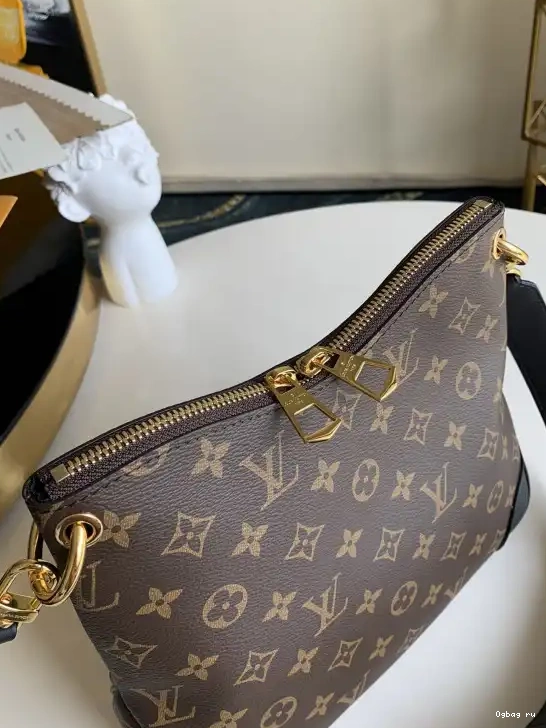LOUIS VUITTON PM ODÉON 0520